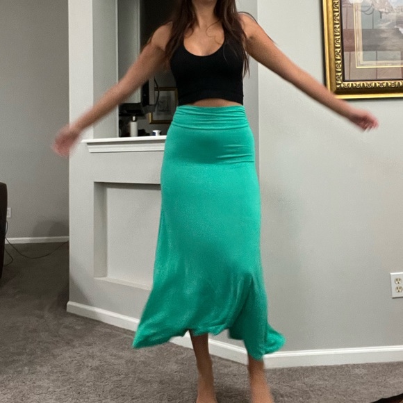 EUC Green Form Fitting Maxi Skirt - Picture 3 of 4